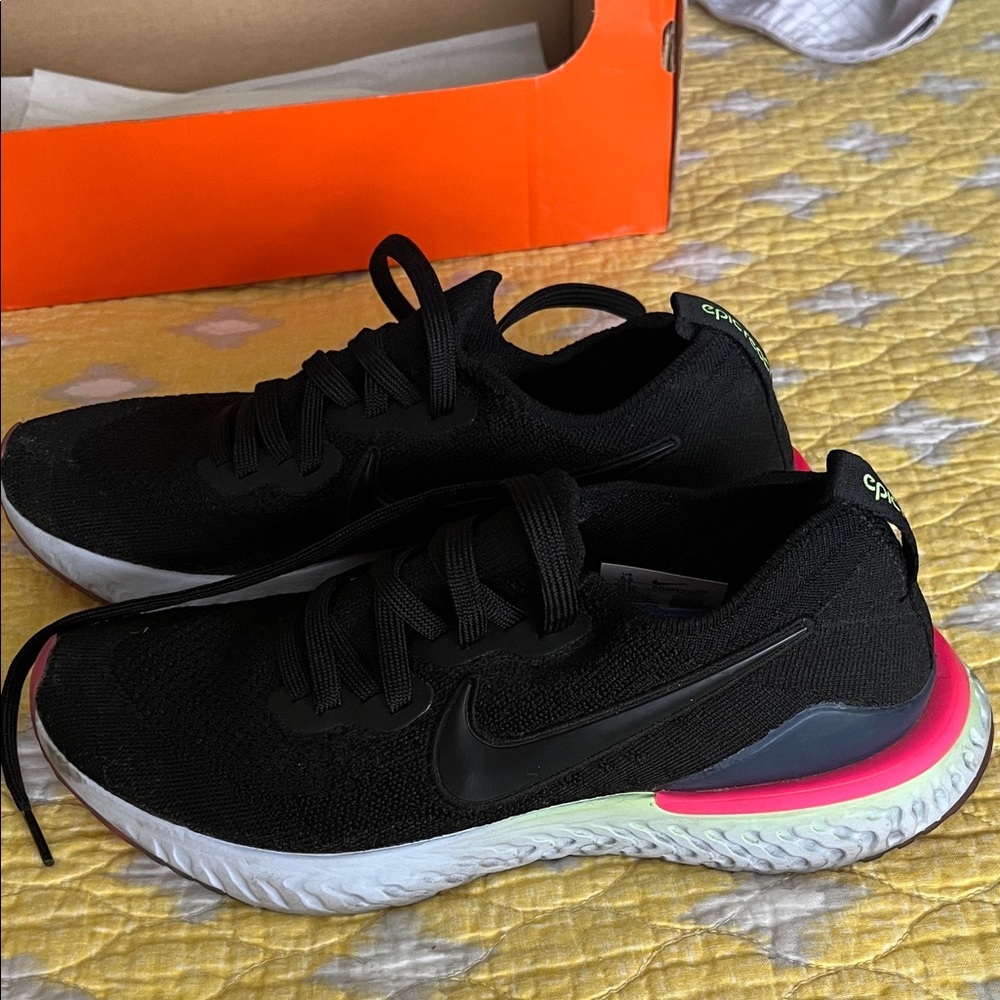 Nike Women's Black and Pink Sneakers